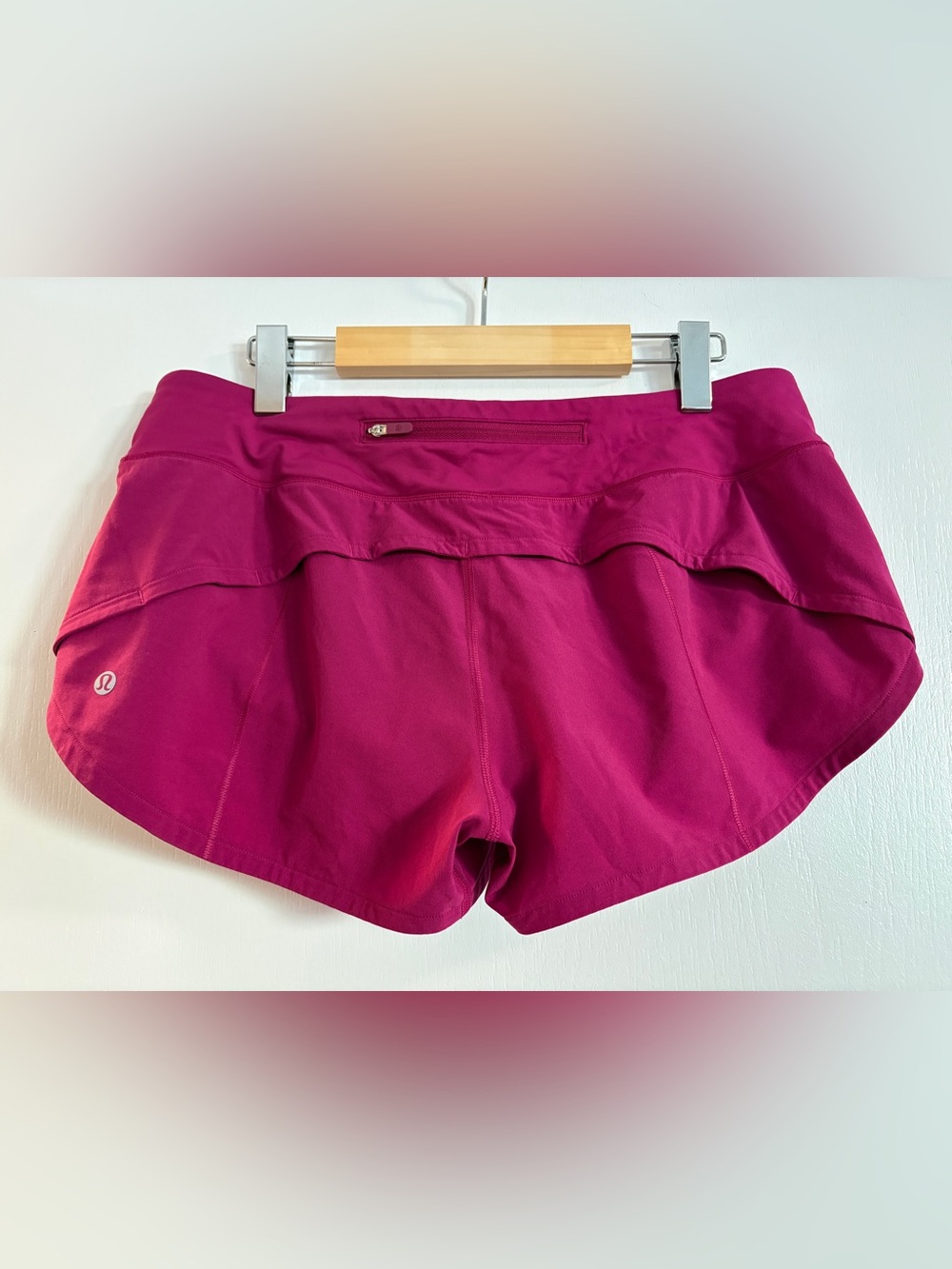 Lululemon 8 fuchsia running shorts